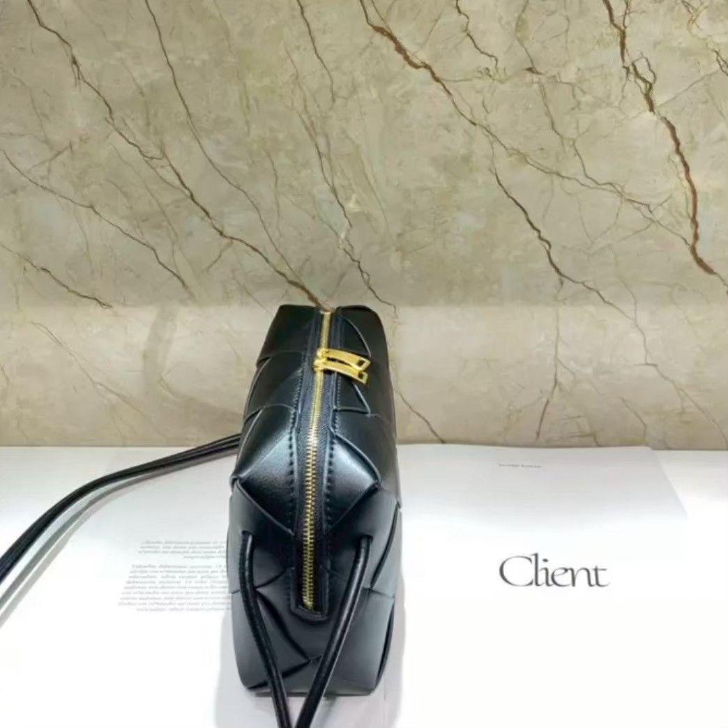 大セール！本革 ショルダーバッグ 黒ポシェット 編み込みアイボリー 高品質牛革