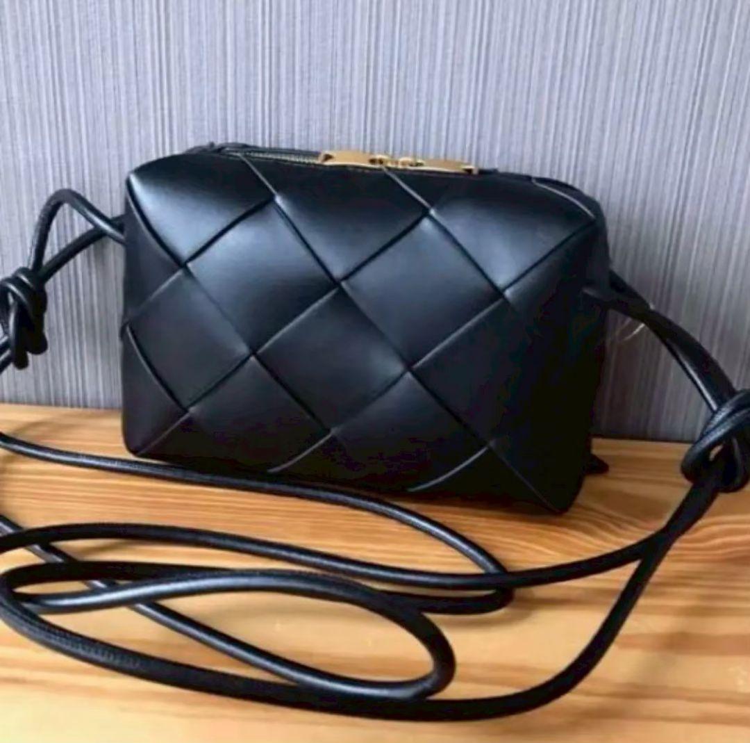 大セール！本革 ショルダーバッグ 黒ポシェット 編み込みアイボリー 高品質牛革