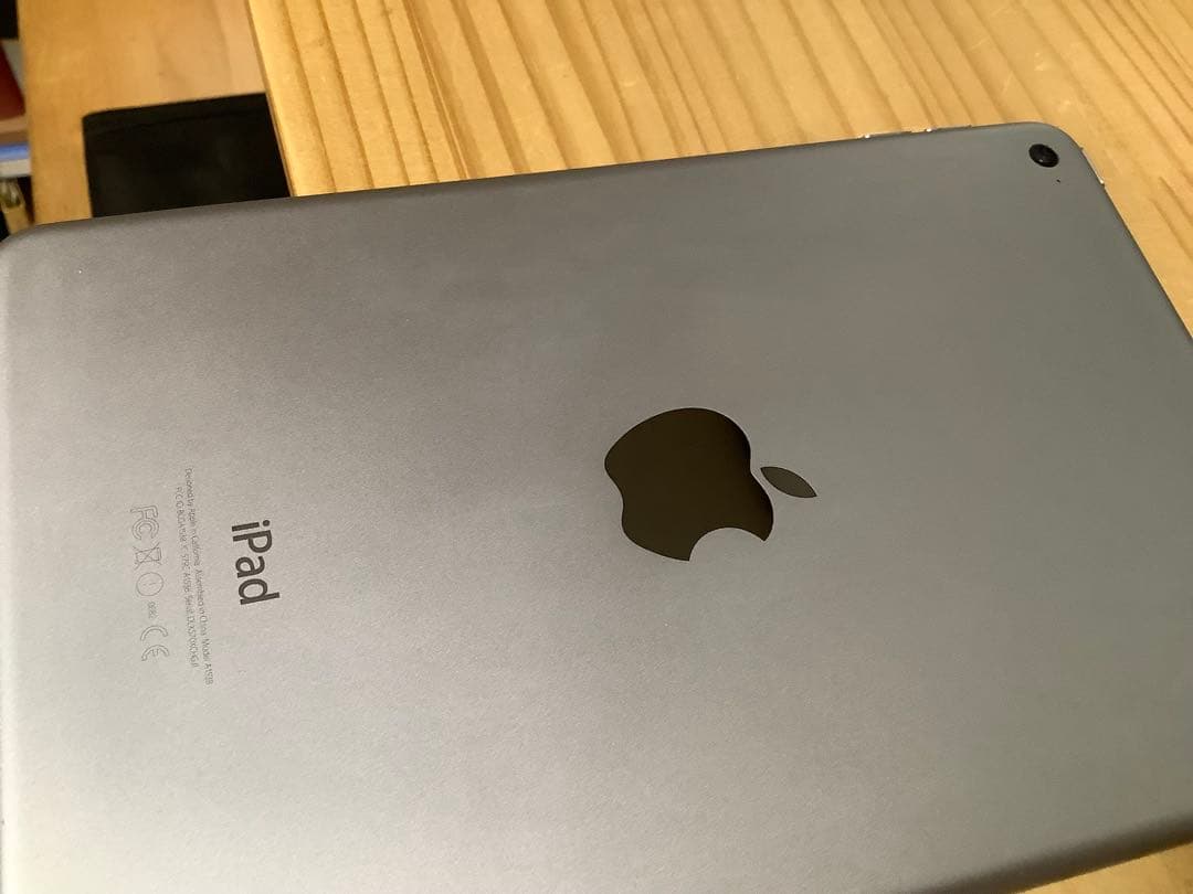 【美品】iPad mini4 32GB　A1538 シルバー