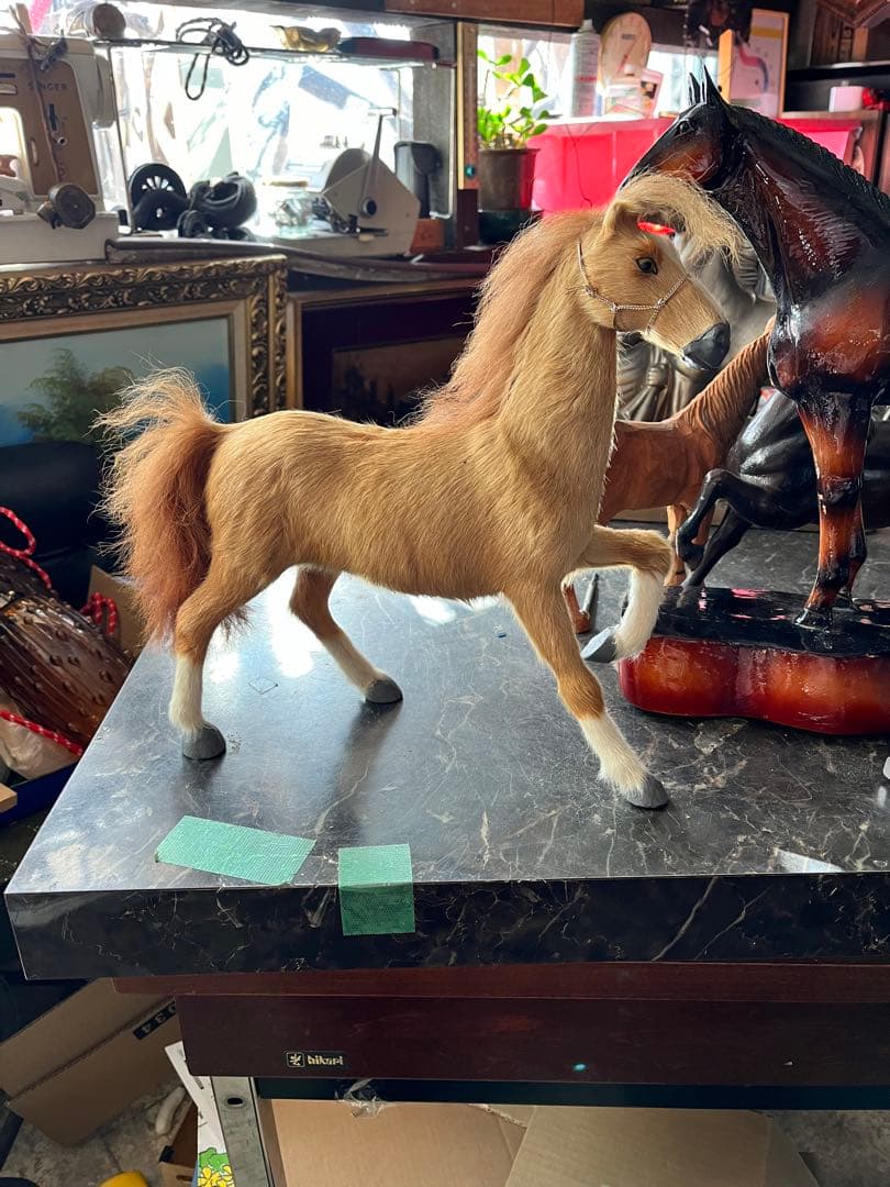 馬の置き物 うさぎの毛皮の馬の置き物 リアルな馬の置き物 毛皮の馬の置き物