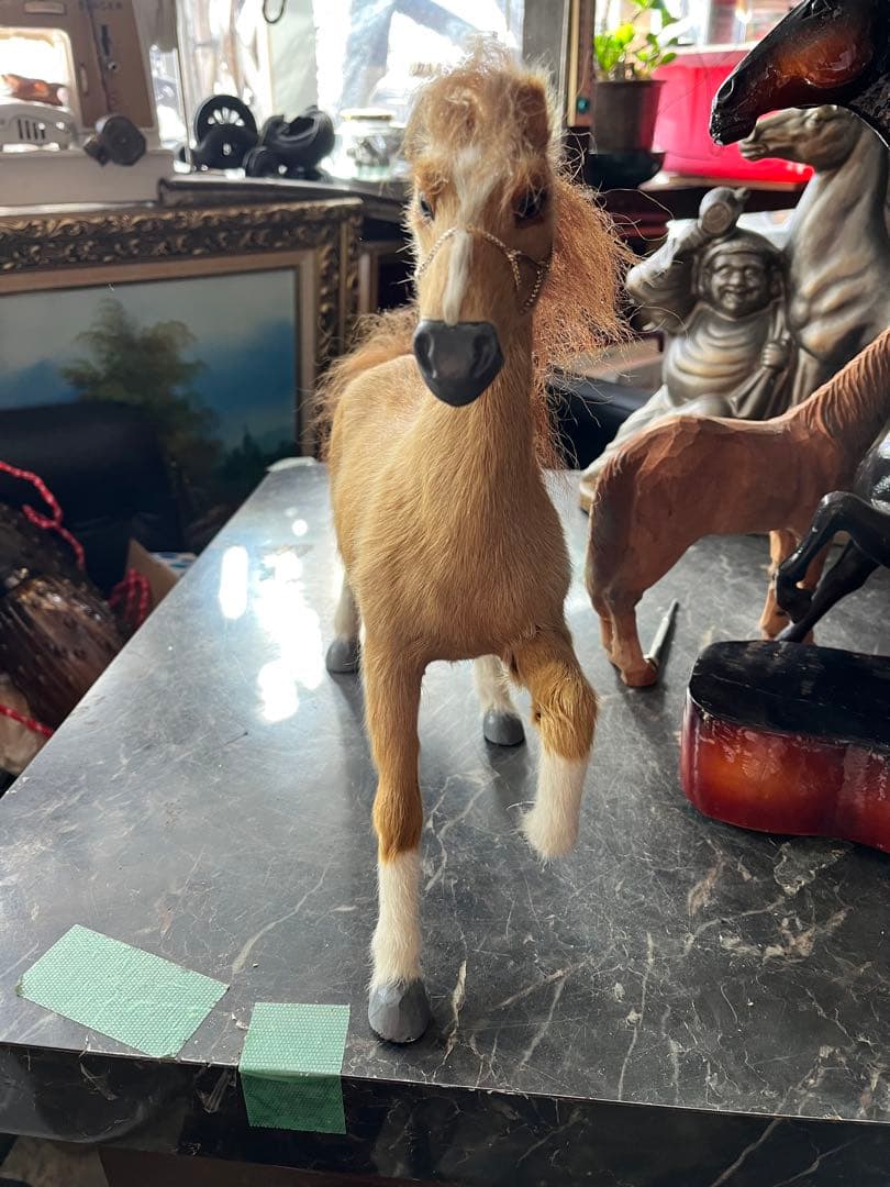 馬の置き物 うさぎの毛皮の馬の置き物 リアルな馬の置き物 毛皮の馬の置き物