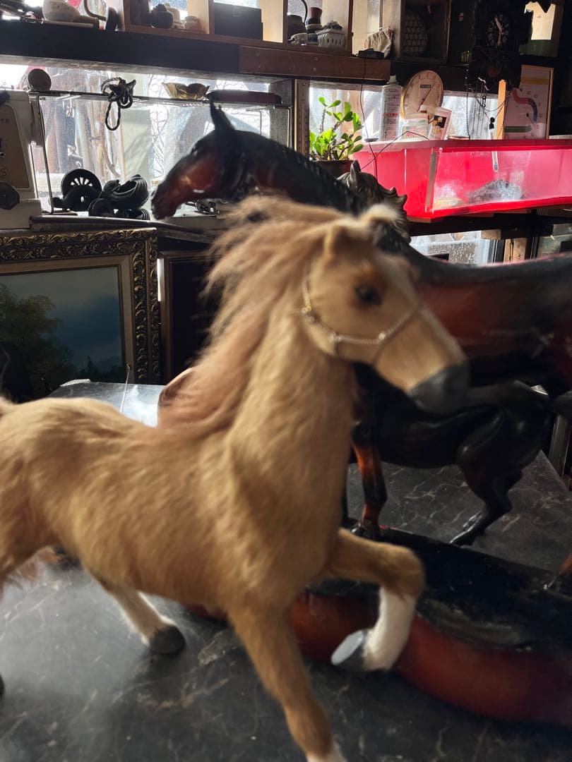 馬の置き物 うさぎの毛皮の馬の置き物 リアルな馬の置き物 毛皮の馬の置き物