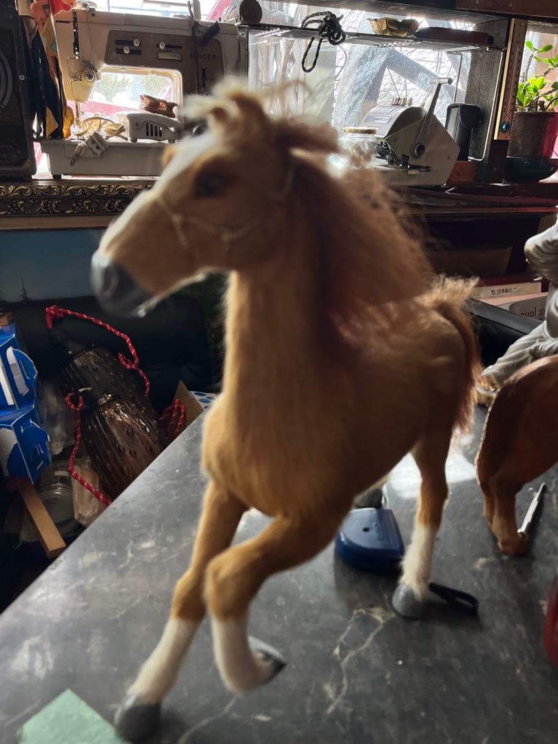 馬の置き物 うさぎの毛皮の馬の置き物 リアルな馬の置き物 毛皮の馬の置き物