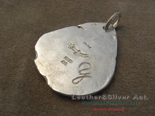 ハンドメイド　永遠の幸福　手彫イーグルペンダントトップ　ゴールドｋ18　太陽　鷲