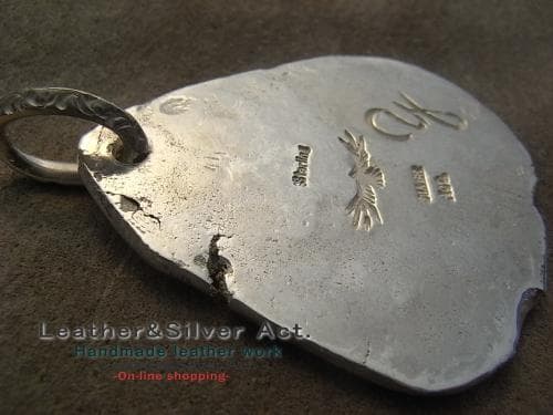 ハンドメイド　永遠の幸福　手彫イーグルペンダントトップ　ゴールドｋ18　太陽　鷲