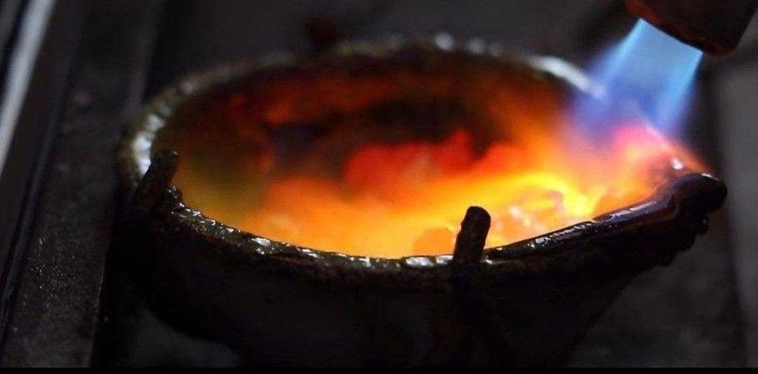 ハンドメイド　永遠の幸福　手彫イーグルペンダントトップ　ゴールドｋ18　太陽　鷲