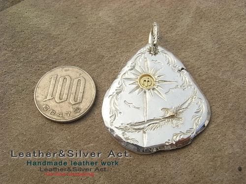 ハンドメイド　永遠の幸福　手彫イーグルペンダントトップ　ゴールドｋ18　太陽　鷲