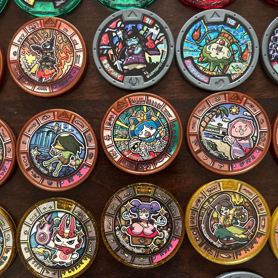 妖怪ウォッチメダル 111枚セット+ 英語の妖怪大辞典+ 妖怪ウォッチボックス