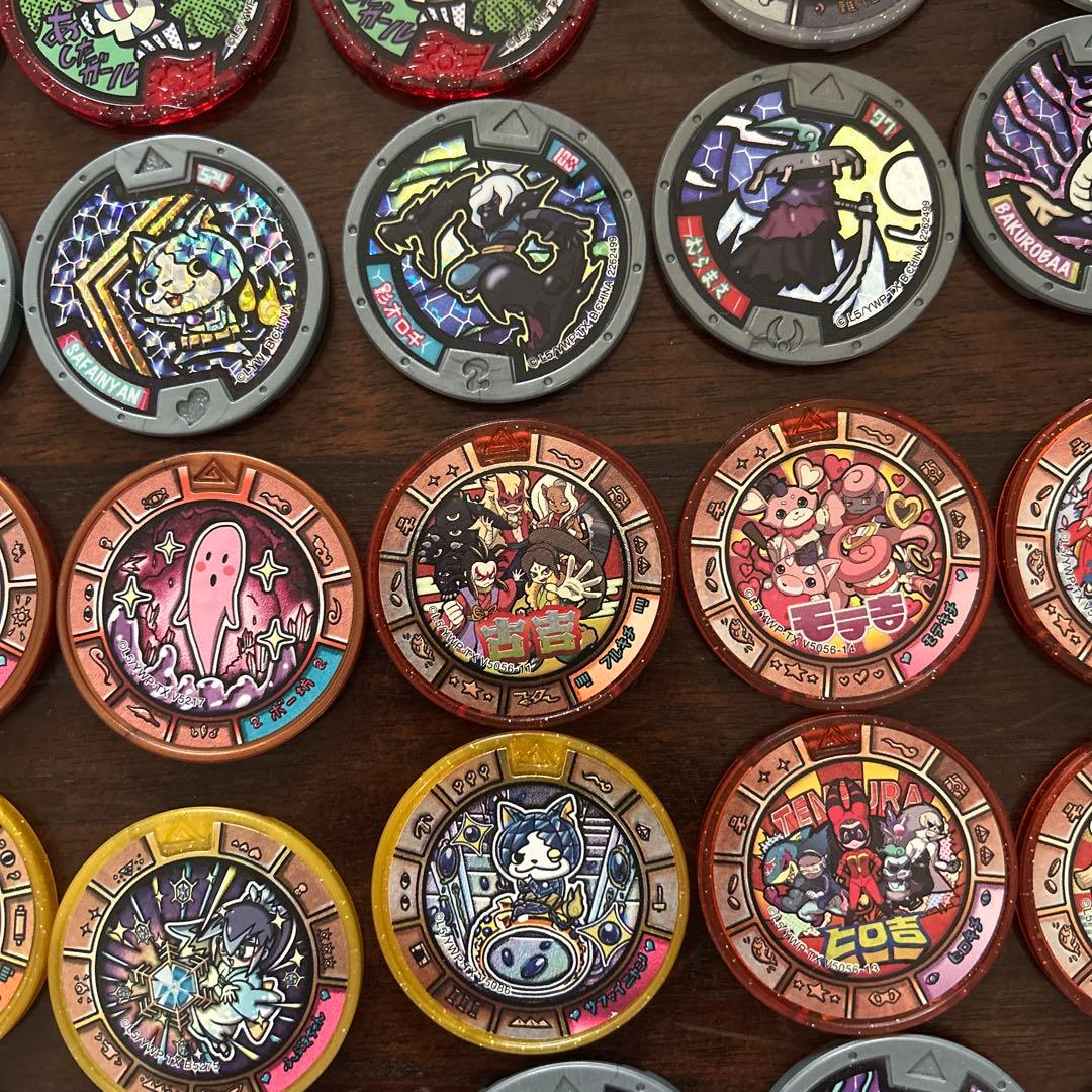 妖怪ウォッチメダル 111枚セット+ 英語の妖怪大辞典+ 妖怪ウォッチボックス