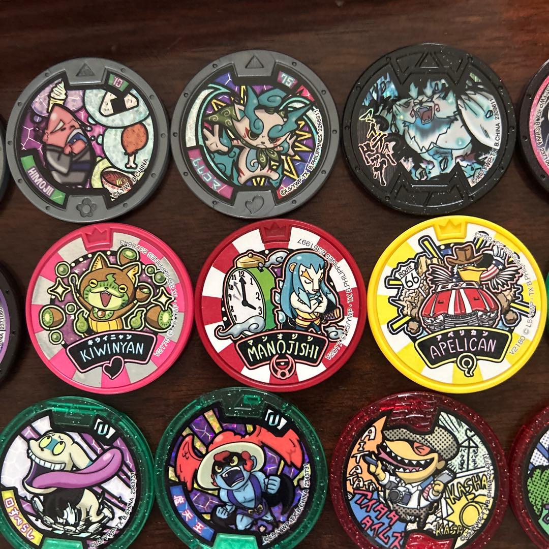 妖怪ウォッチメダル 111枚セット+ 英語の妖怪大辞典+ 妖怪ウォッチボックス