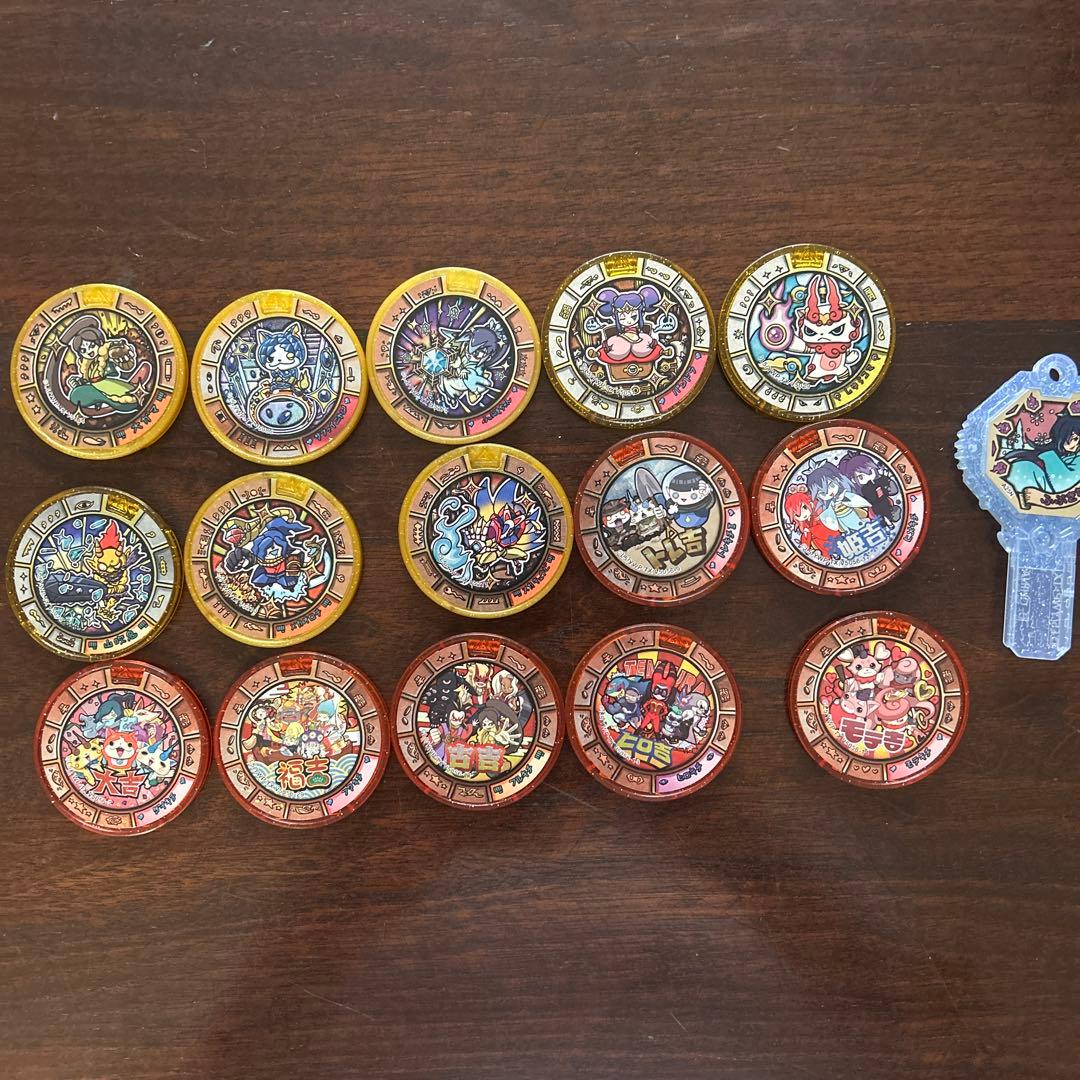 妖怪ウォッチメダル 111枚セット+ 英語の妖怪大辞典+ 妖怪ウォッチボックス