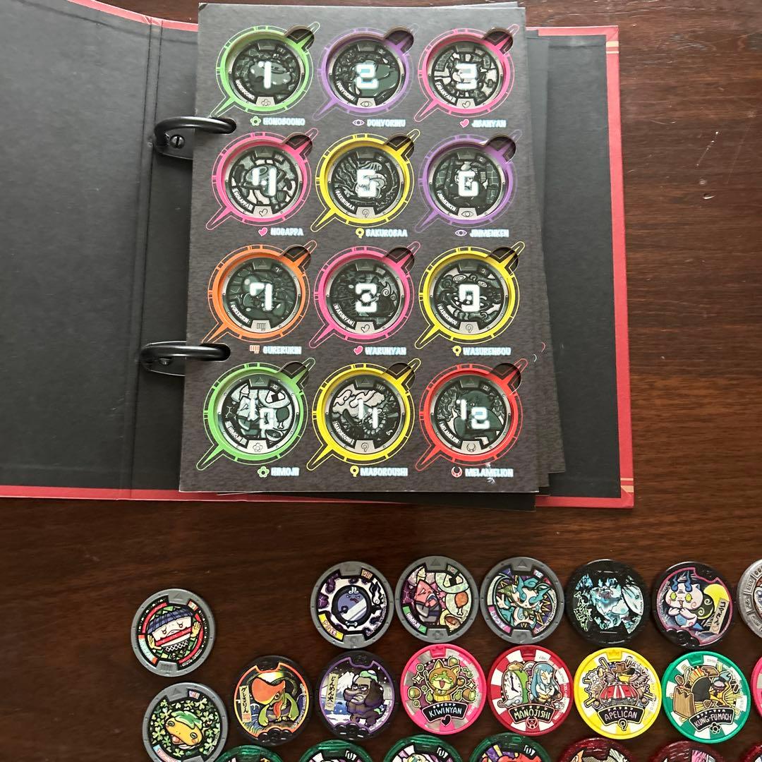 妖怪ウォッチメダル 111枚セット+ 英語の妖怪大辞典+ 妖怪ウォッチボックス