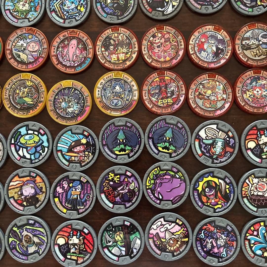 妖怪ウォッチメダル 111枚セット+ 英語の妖怪大辞典+ 妖怪ウォッチボックス