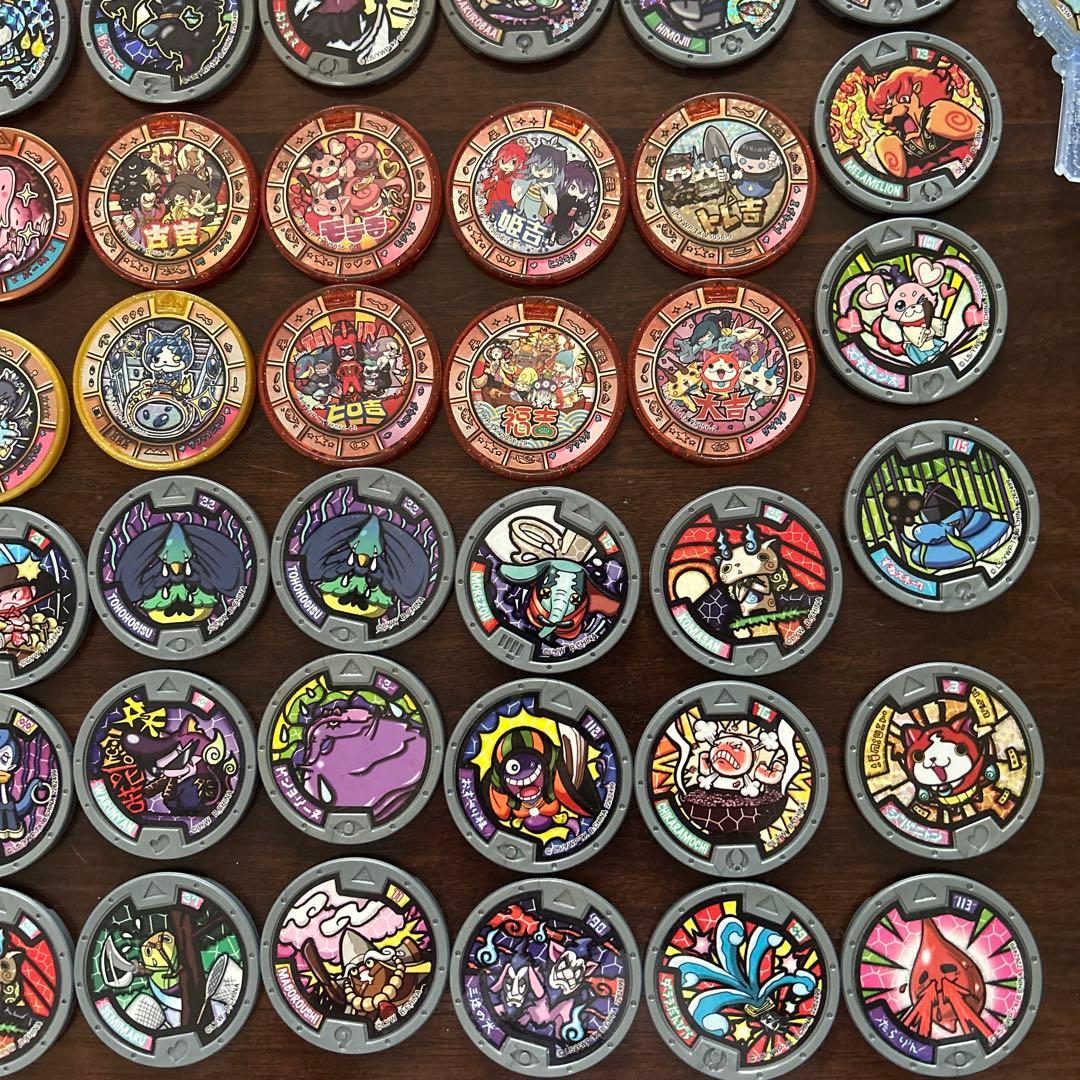 妖怪ウォッチメダル 111枚セット+ 英語の妖怪大辞典+ 妖怪ウォッチボックス