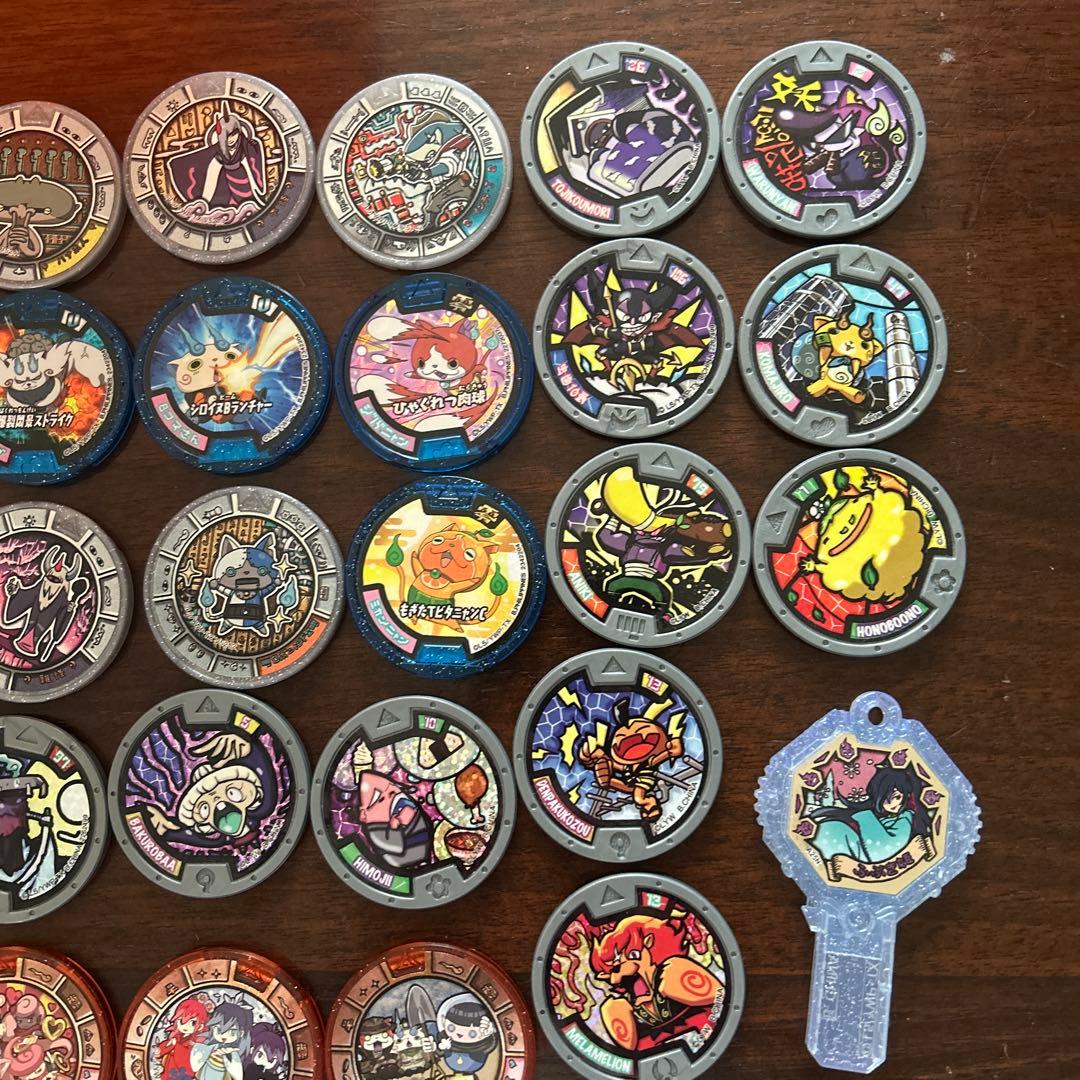 妖怪ウォッチメダル 111枚セット+ 英語の妖怪大辞典+ 妖怪ウォッチボックス