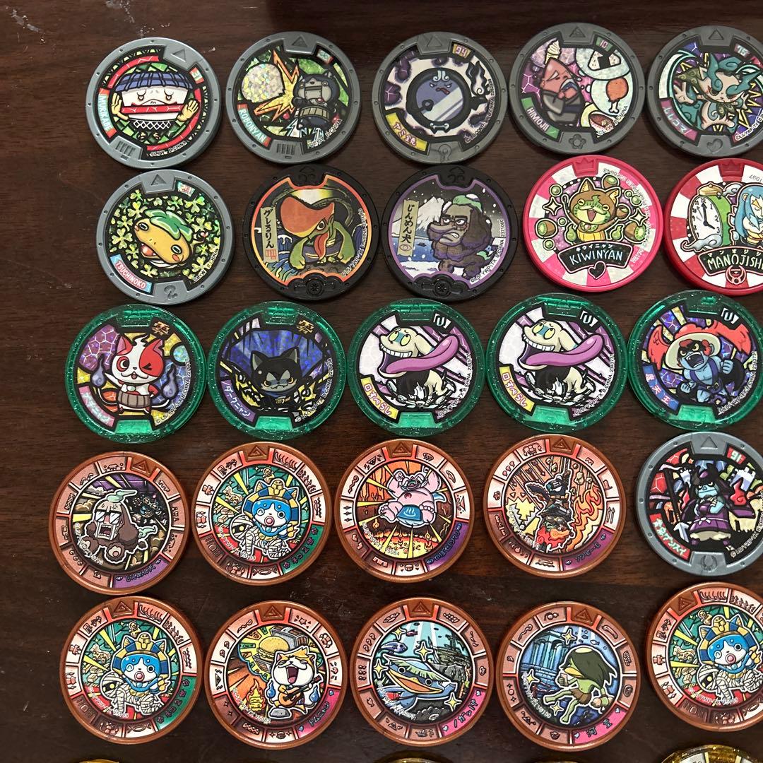 妖怪ウォッチメダル 111枚セット+ 英語の妖怪大辞典+ 妖怪ウォッチボックス