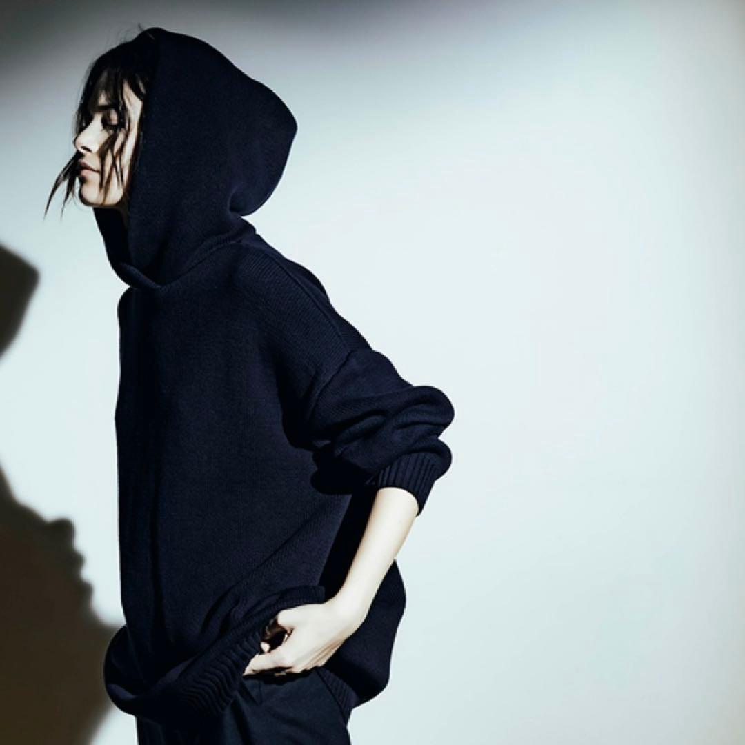 NIL DUE / NIL UN　EMBROIDERY KNIT HOODIE