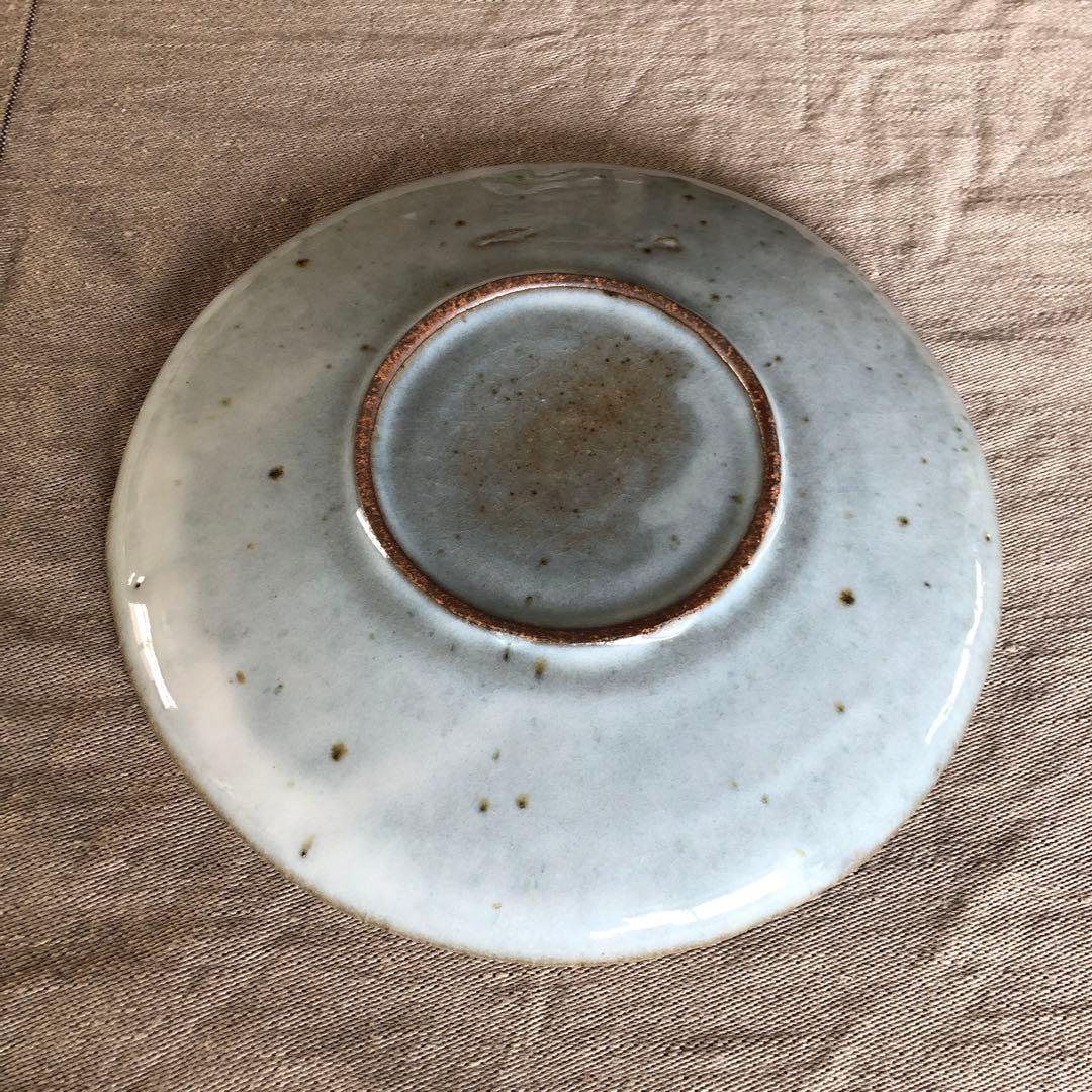 村上躍さん　藁灰釉丸皿7寸