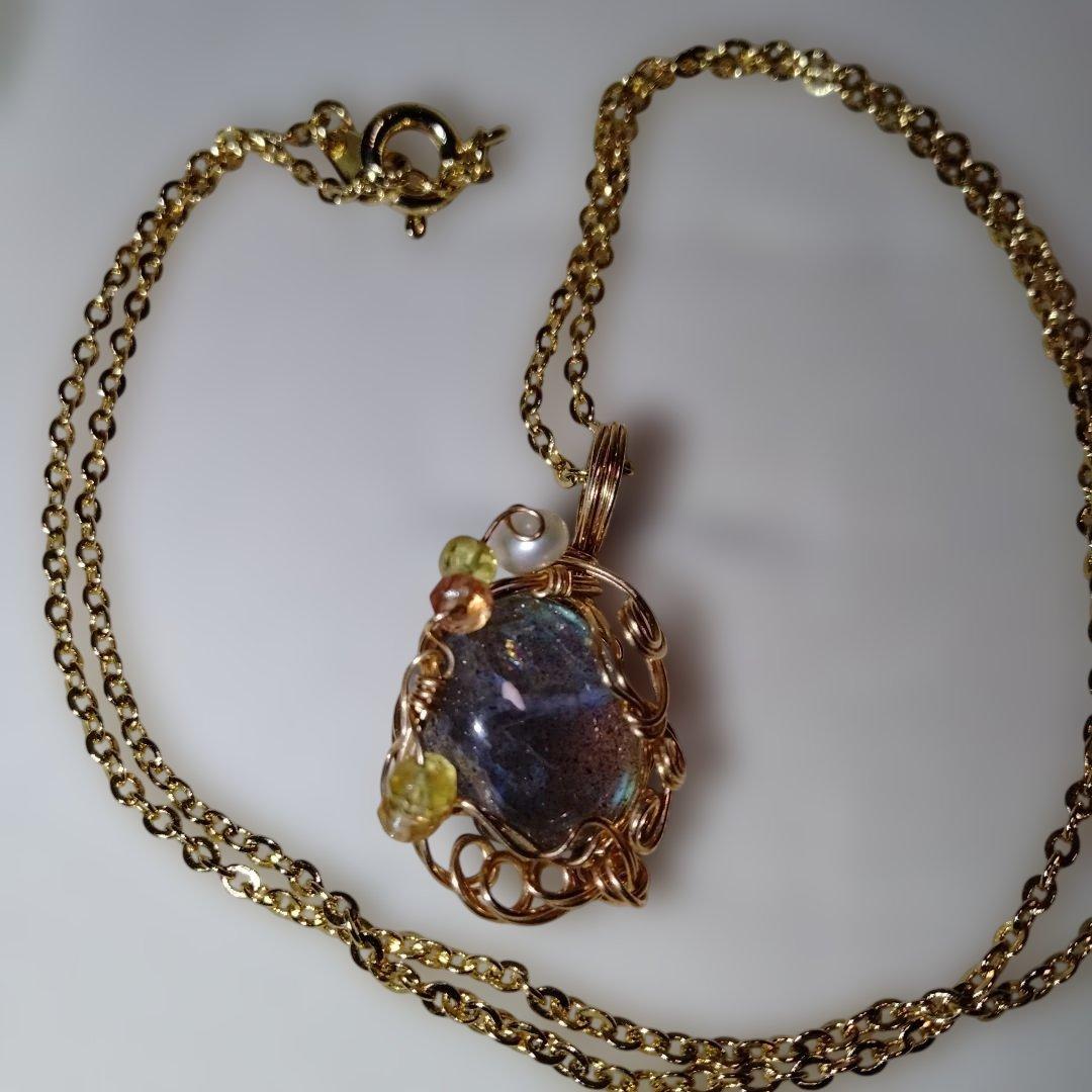 銀河の花かご　ラブラドライトペンダント