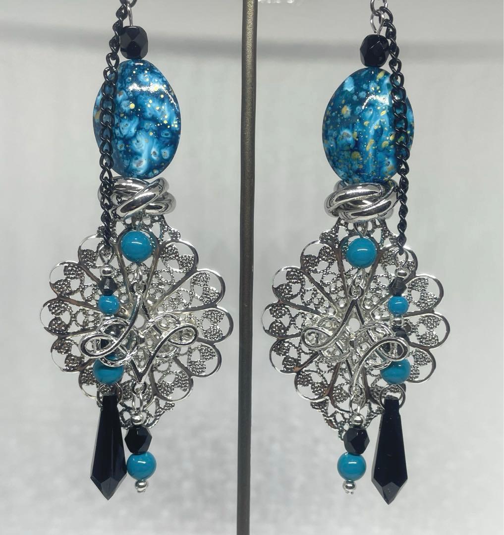 No.1177 ディープブルーとシルバーのロングピアス　大ぶりイヤリング