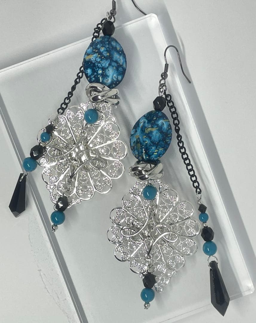 No.1177 ディープブルーとシルバーのロングピアス　大ぶりイヤリング