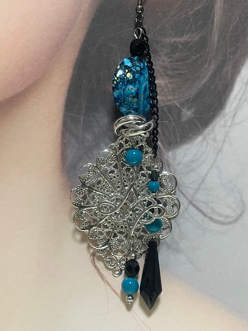 No.1177 ディープブルーとシルバーのロングピアス　大ぶりイヤリング