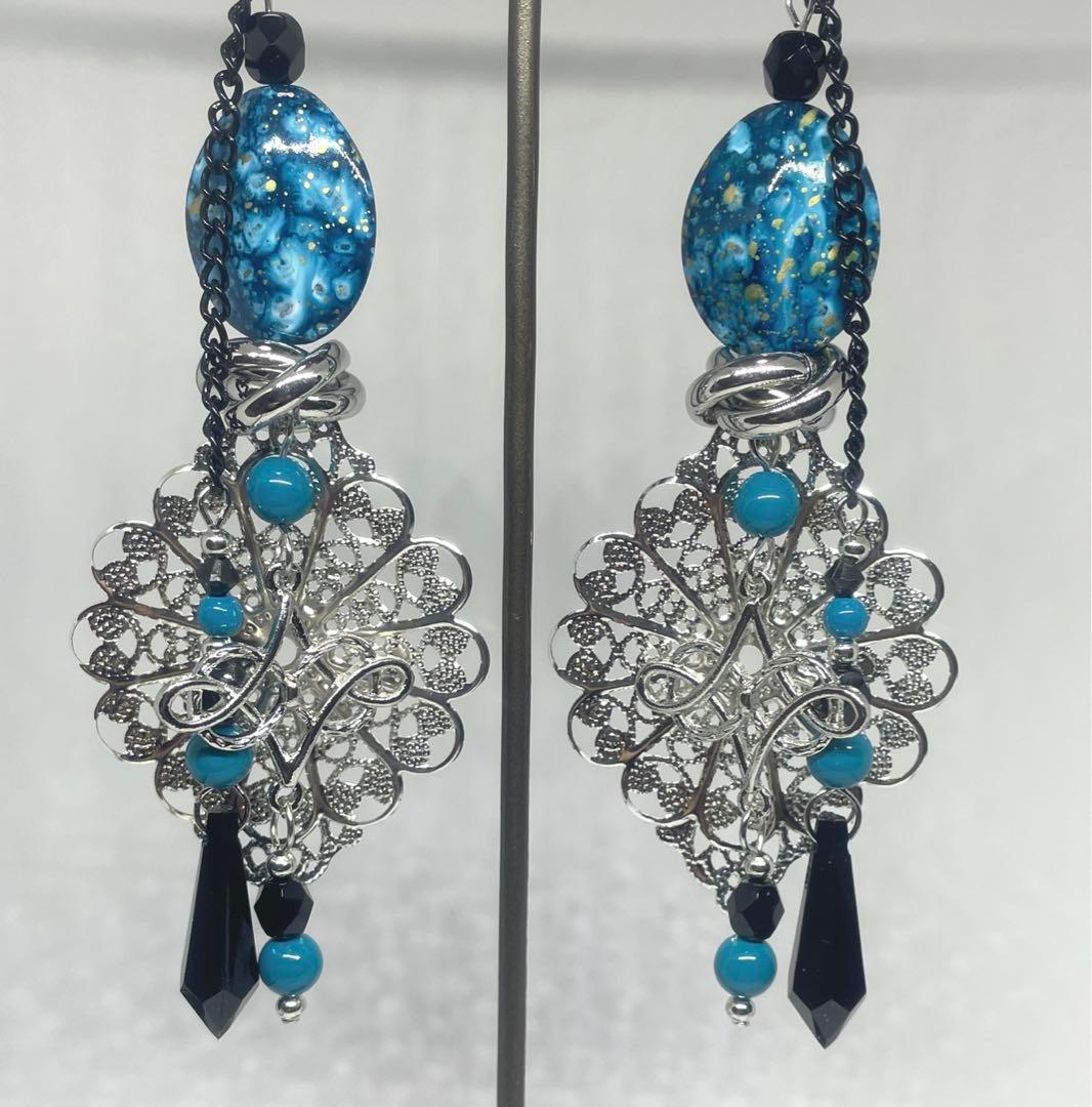 No.1177 ディープブルーとシルバーのロングピアス　大ぶりイヤリング