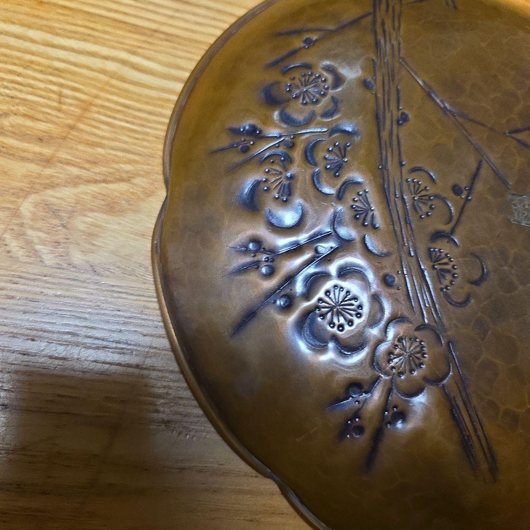 燕玉川堂　鎚起銅器　梅柄菓子皿　未使用品　桐箱付属美品