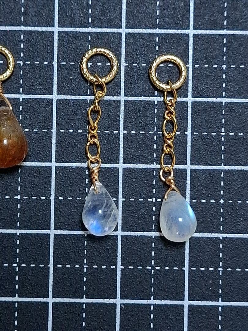 せろり様 No.2636 レインボームーンストーン チャーム