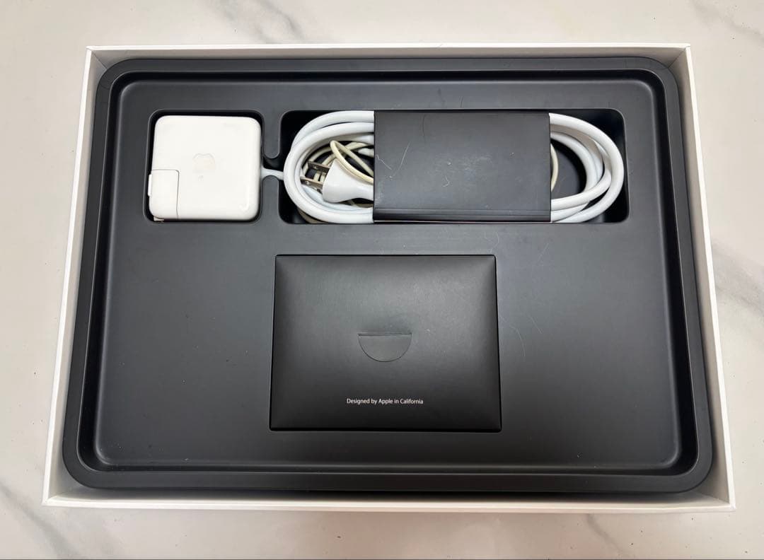 【箱付き】MacBook Air(13インチ,2017)