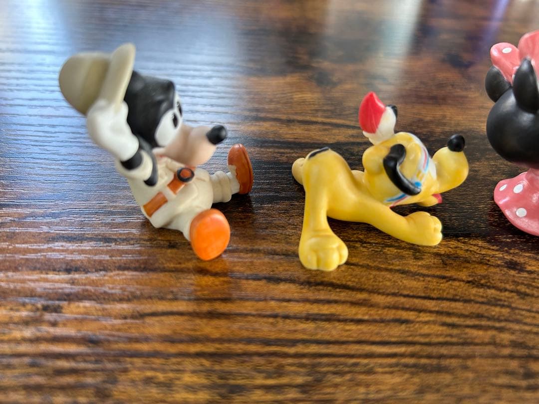 ベビーミッキーマウス&ミニー等　ディズニーキャラクター　陶器　置物