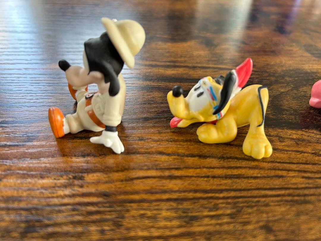 ベビーミッキーマウス&ミニー等　ディズニーキャラクター　陶器　置物