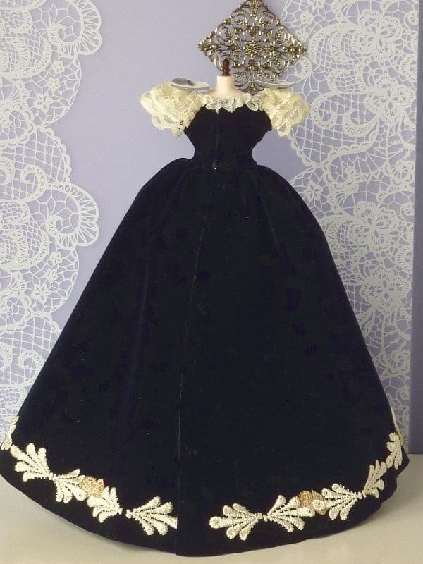 宝塚歌劇娘役衣装風『エリザベート・私が踊る時』 ベルベットのドレス⑤