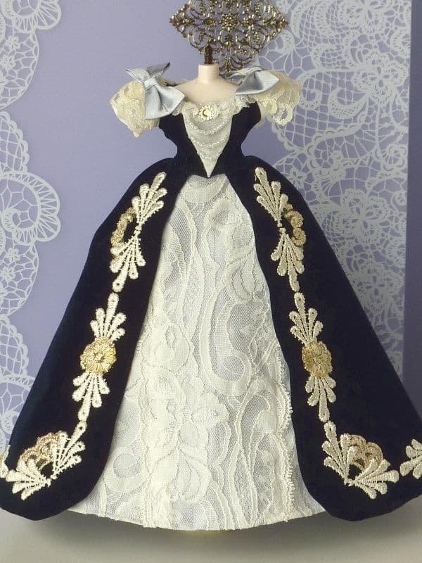 宝塚歌劇娘役衣装風『エリザベート・私が踊る時』 ベルベットのドレス⑤