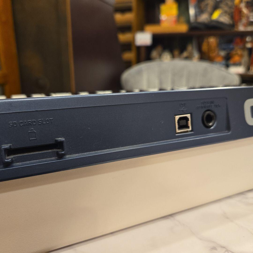 CASIO LK-215 電子キーボード 光ナビゲーション 61鍵