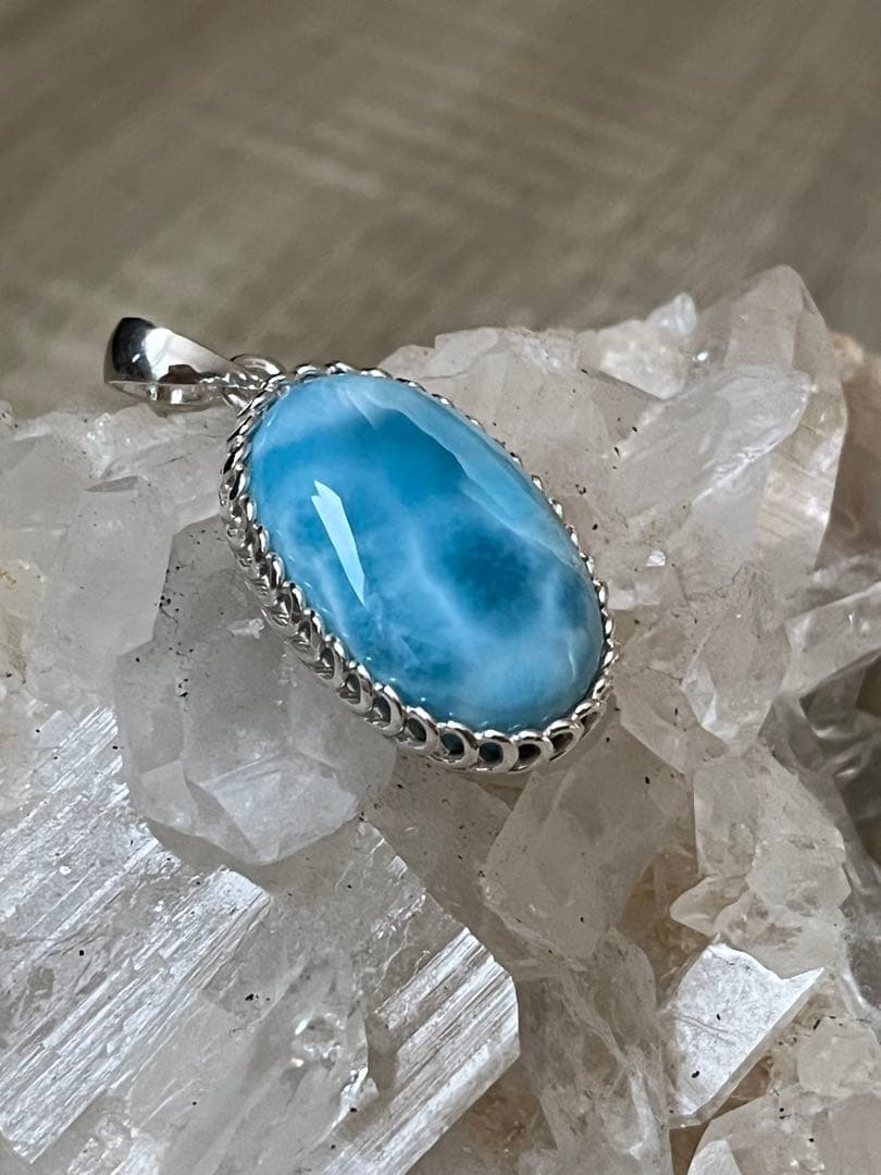 天然石☆高品質！ラリマーオーバル型ペンダントトップ☆ワク付き☆濃いブルーが美しい