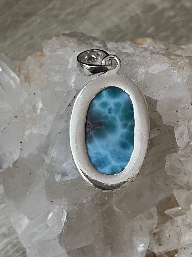 天然石☆高品質！ラリマーオーバル型ペンダントトップ☆ワク付き☆濃いブルーが美しい
