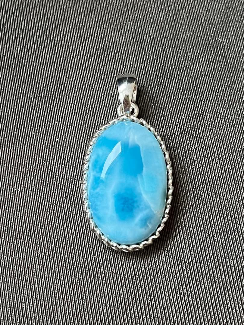 天然石☆高品質！ラリマーオーバル型ペンダントトップ☆ワク付き☆濃いブルーが美しい