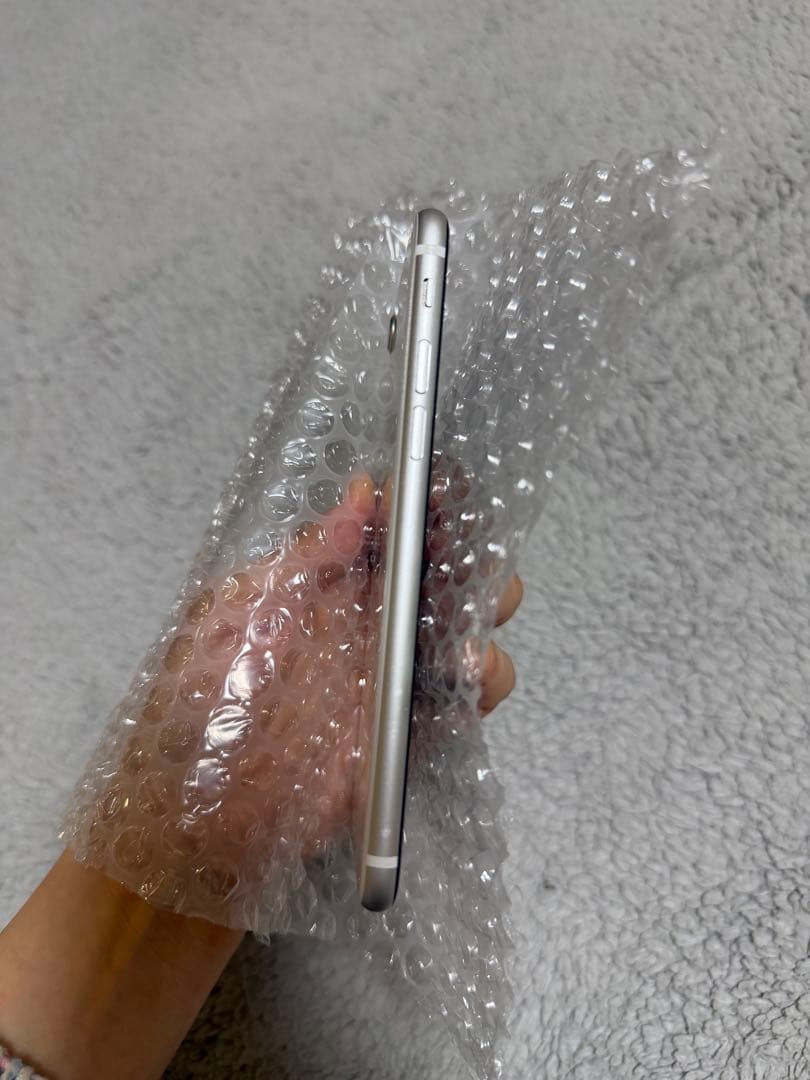 【値下げ✨美品】iPhoneSE2 64GB ホワイトSIMロックあり　au