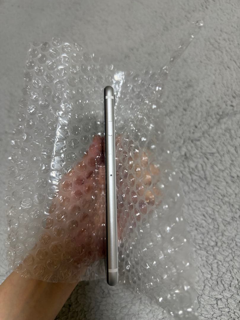 【値下げ✨美品】iPhoneSE2 64GB ホワイトSIMロックあり　au