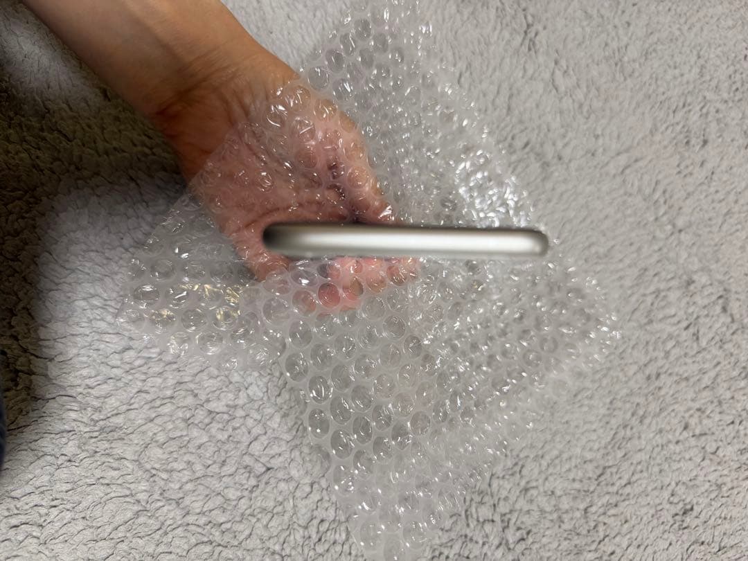 【値下げ✨美品】iPhoneSE2 64GB ホワイトSIMロックあり　au