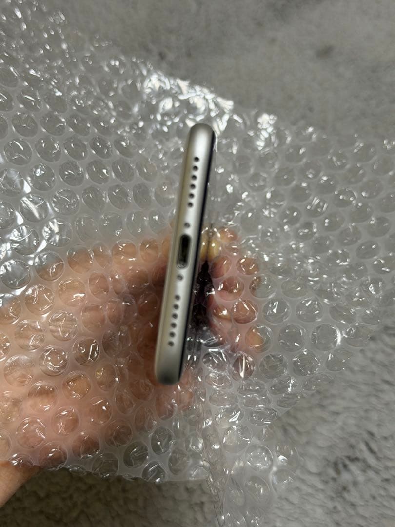 【値下げ✨美品】iPhoneSE2 64GB ホワイトSIMロックあり　au