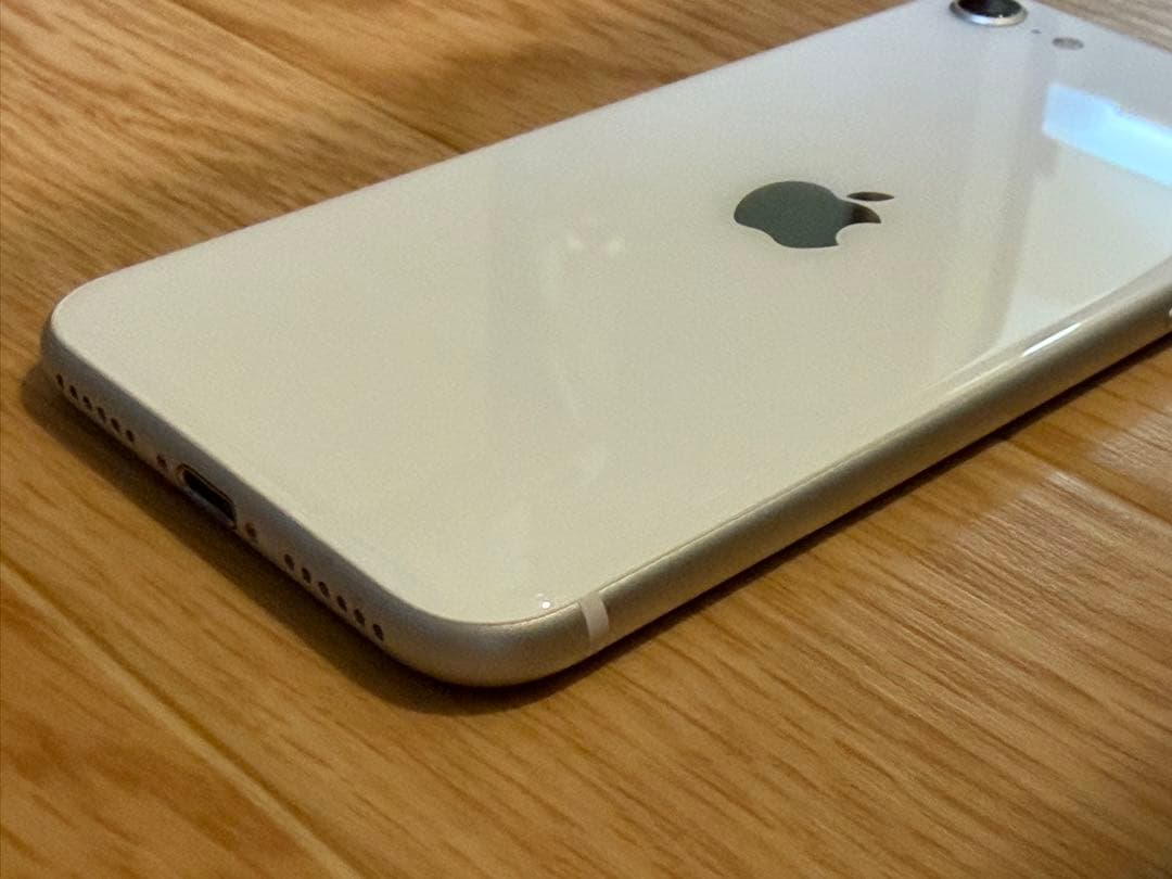 【値下げ✨美品】iPhoneSE2 64GB ホワイトSIMロックあり　au