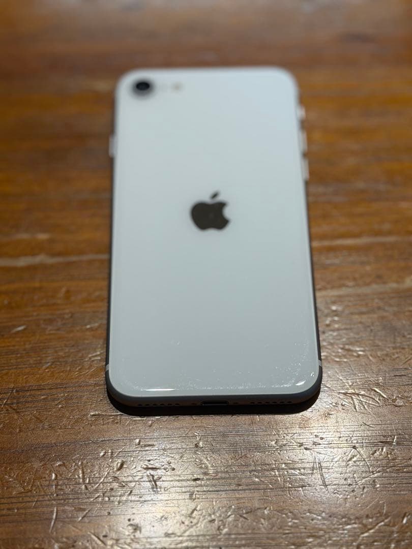 【値下げ✨美品】iPhoneSE2 64GB ホワイトSIMロックあり　au