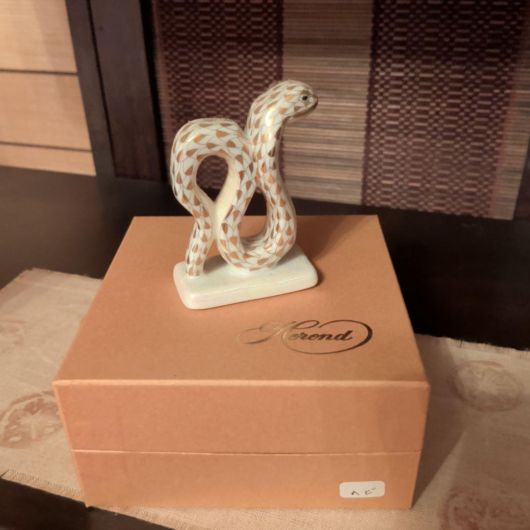 HEREND　ヘビの置物(ゴールド)干支