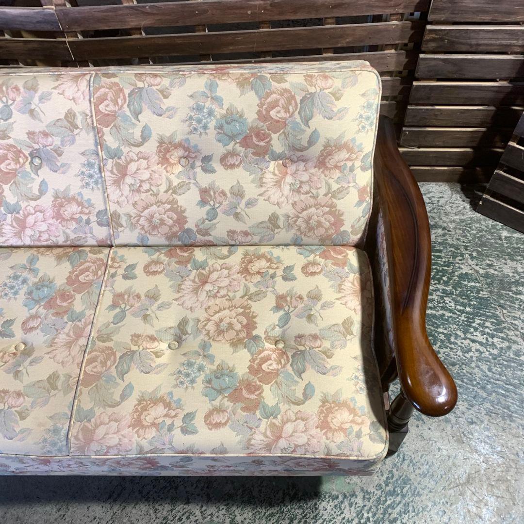 K349 カリモク 3人掛けソファ コロニアル 花柄