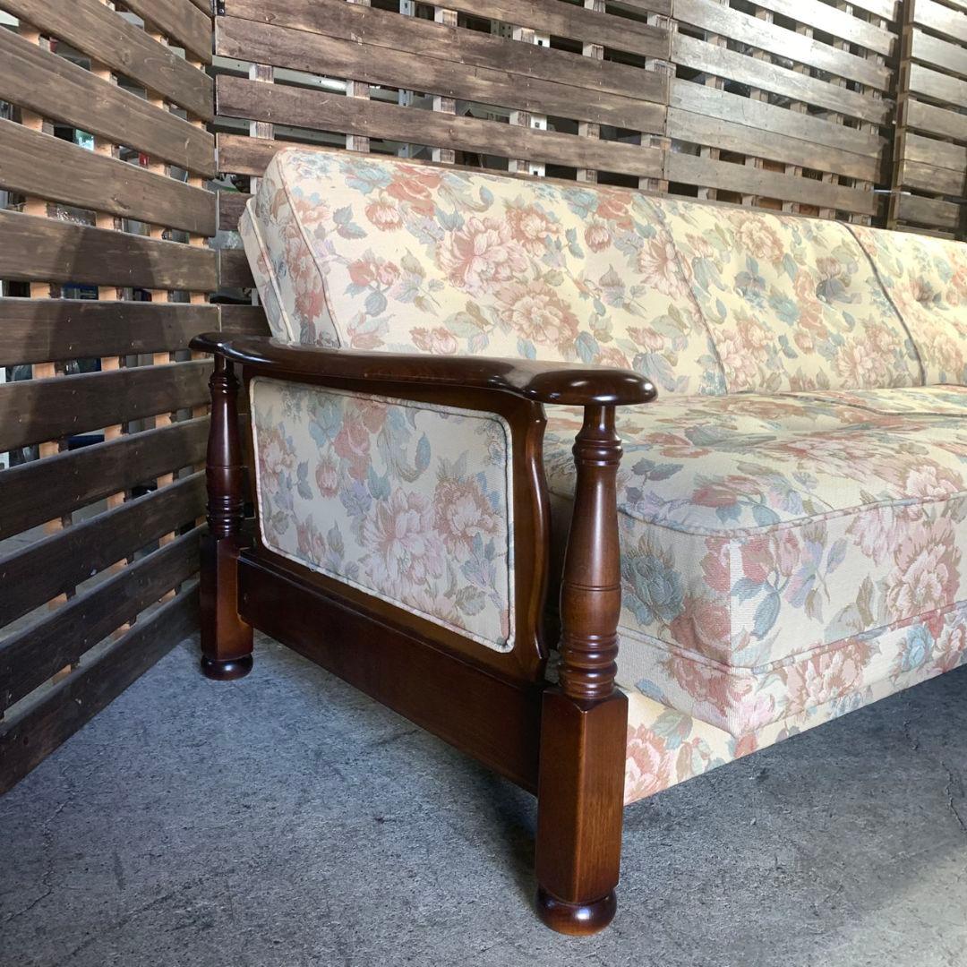 K349 カリモク 3人掛けソファ コロニアル 花柄