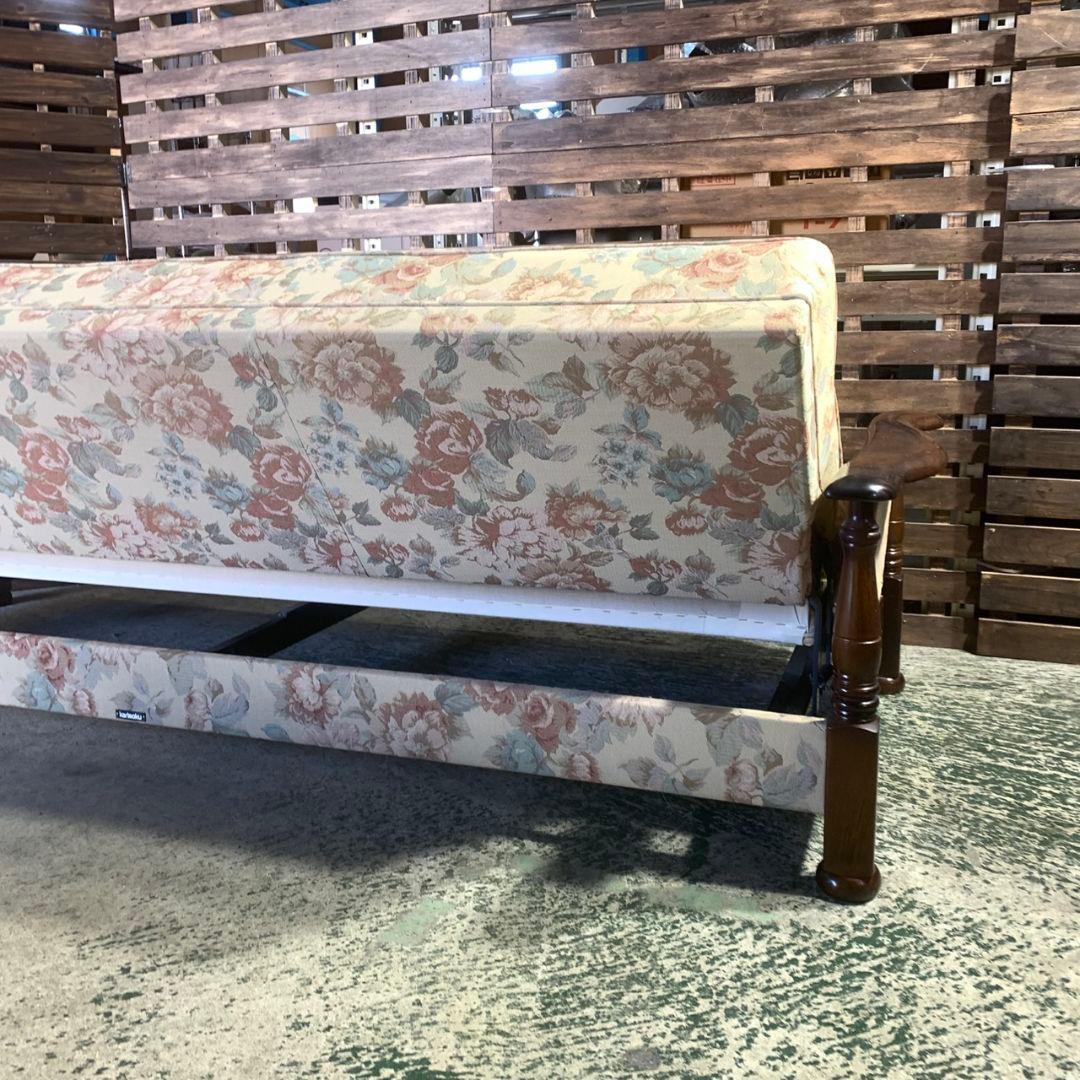 K349 カリモク 3人掛けソファ コロニアル 花柄