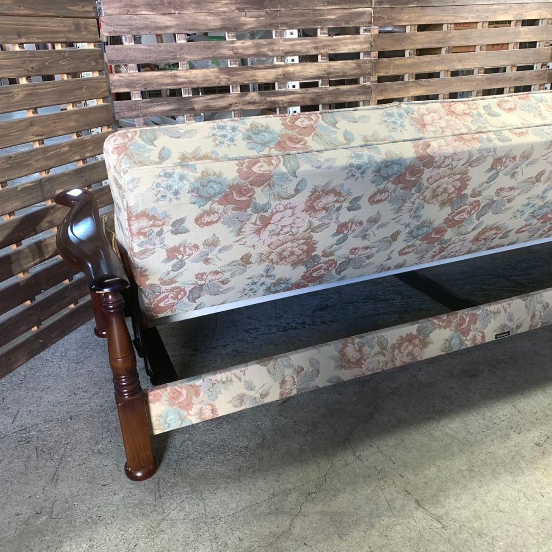 K349 カリモク 3人掛けソファ コロニアル 花柄