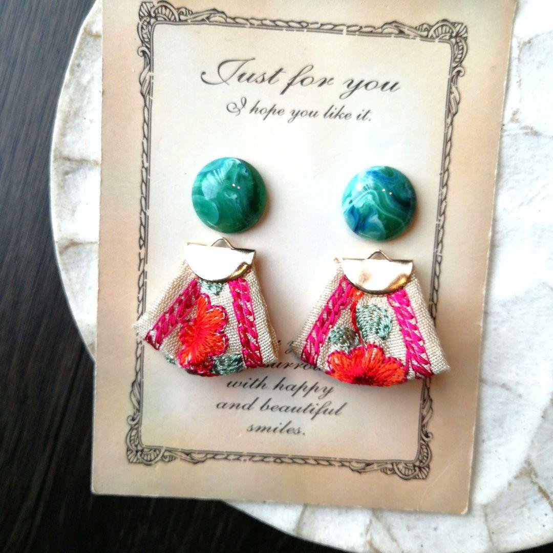 緑　刺繍リボン　チロリアンテープ　マーブル　リボン　ピアス　イヤリング　花柄
